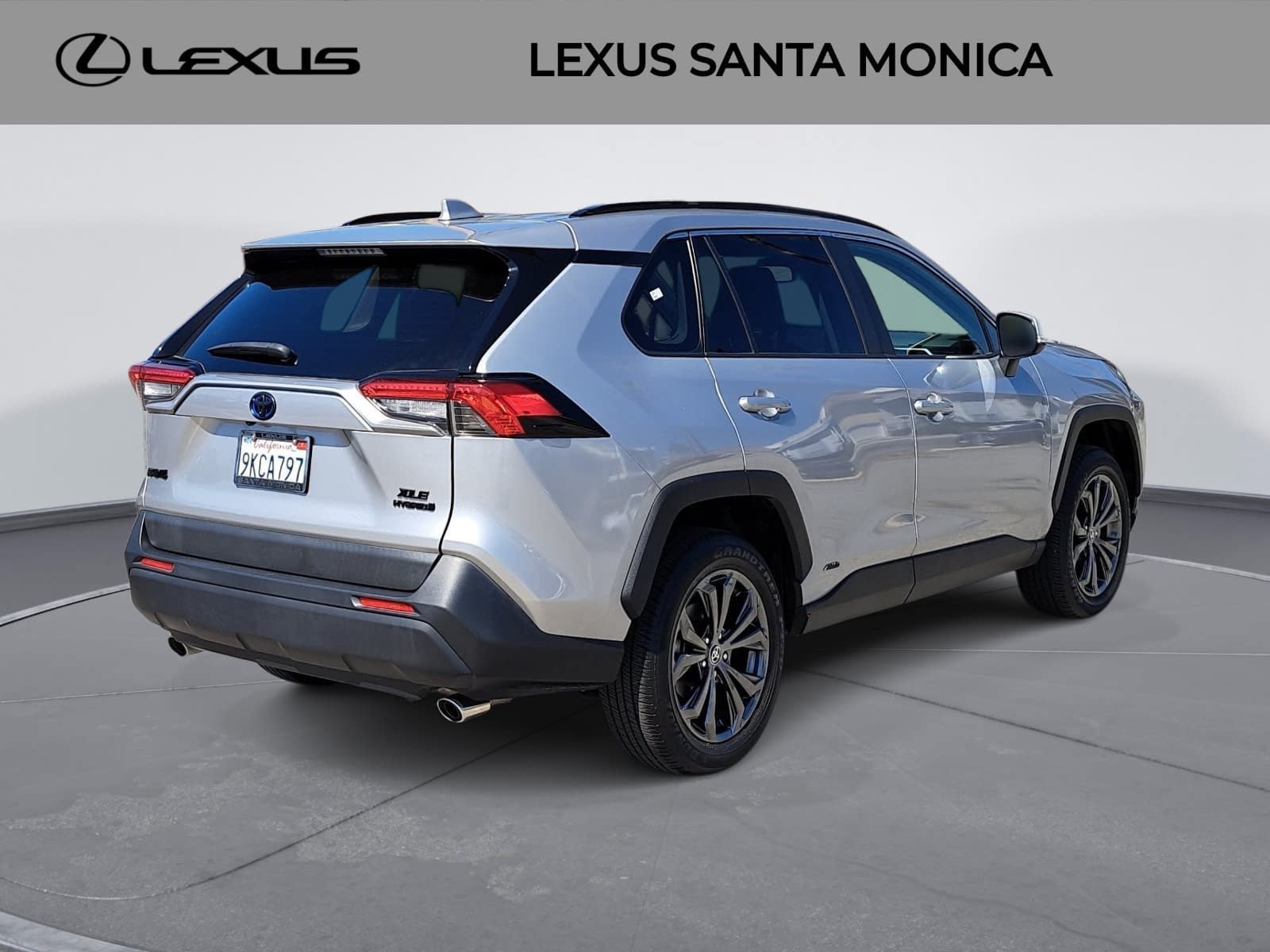 Used 2023 Toyota RAV4 XLE Premium AWD/4WD image 5