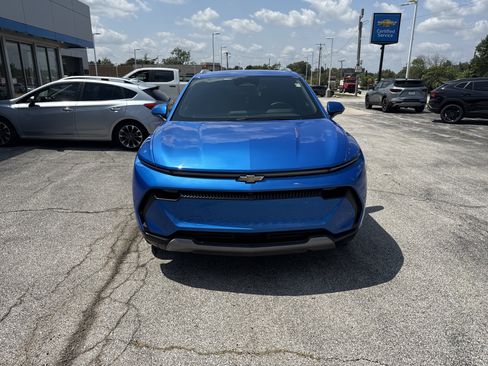 Used 2024 Chevrolet Equinox EV LT FWD image 3