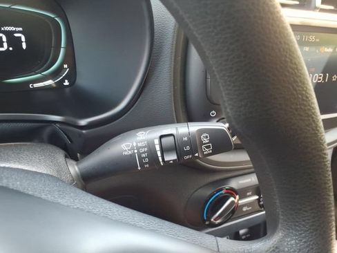 Used 2025 Kia Soul LX w/ LX Technology Package FWD image 18