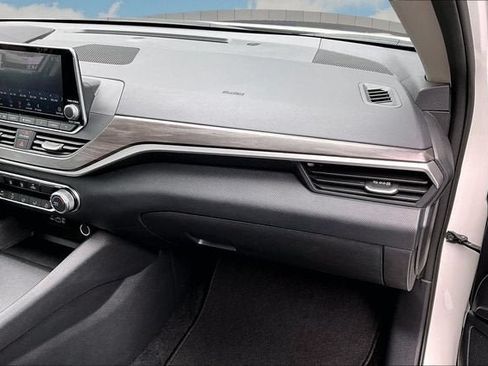 Used 2025 Nissan Altima 2.5 SV AWD/4WD image 16