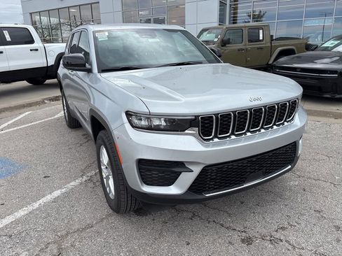 New 2026 Jeep Grand Cherokee Laredo AWD/4WD image 8
