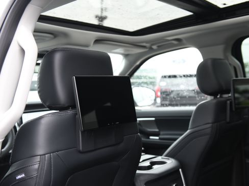 New 2026 Ford Expedition Platinum w/ Driver's Package AWD/4WD image 15