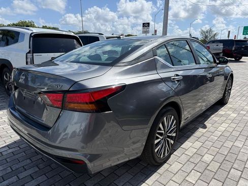 Used 2025 Nissan Altima 2.5 SV FWD image 9