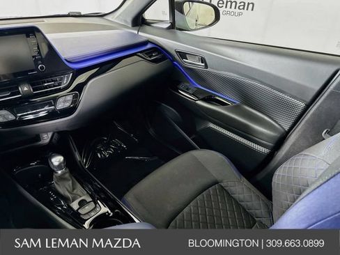 Used 2022 Toyota C-HR XLE FWD image 21