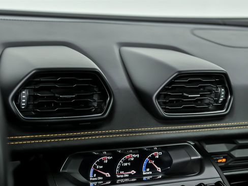 Used 2016 Lamborghini Huracan LP 610-4 image 34