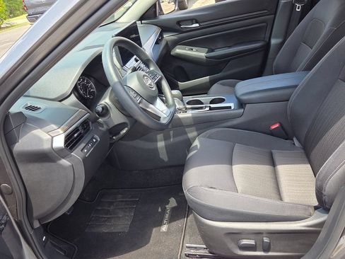 Used 2025 Nissan Altima 2.5 SV w/ SV Special Edition Package FWD image 3