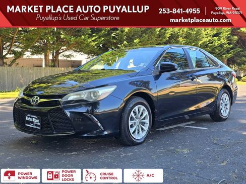 Used 2016 Toyota Camry SE w/ Moonroof Package FWD image 1