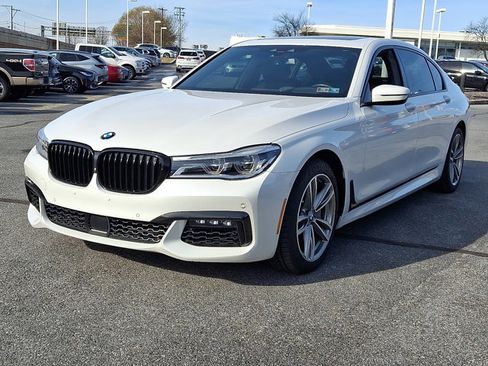 Used 2019 BMW 750i xDrive w/ Executive Package image 3