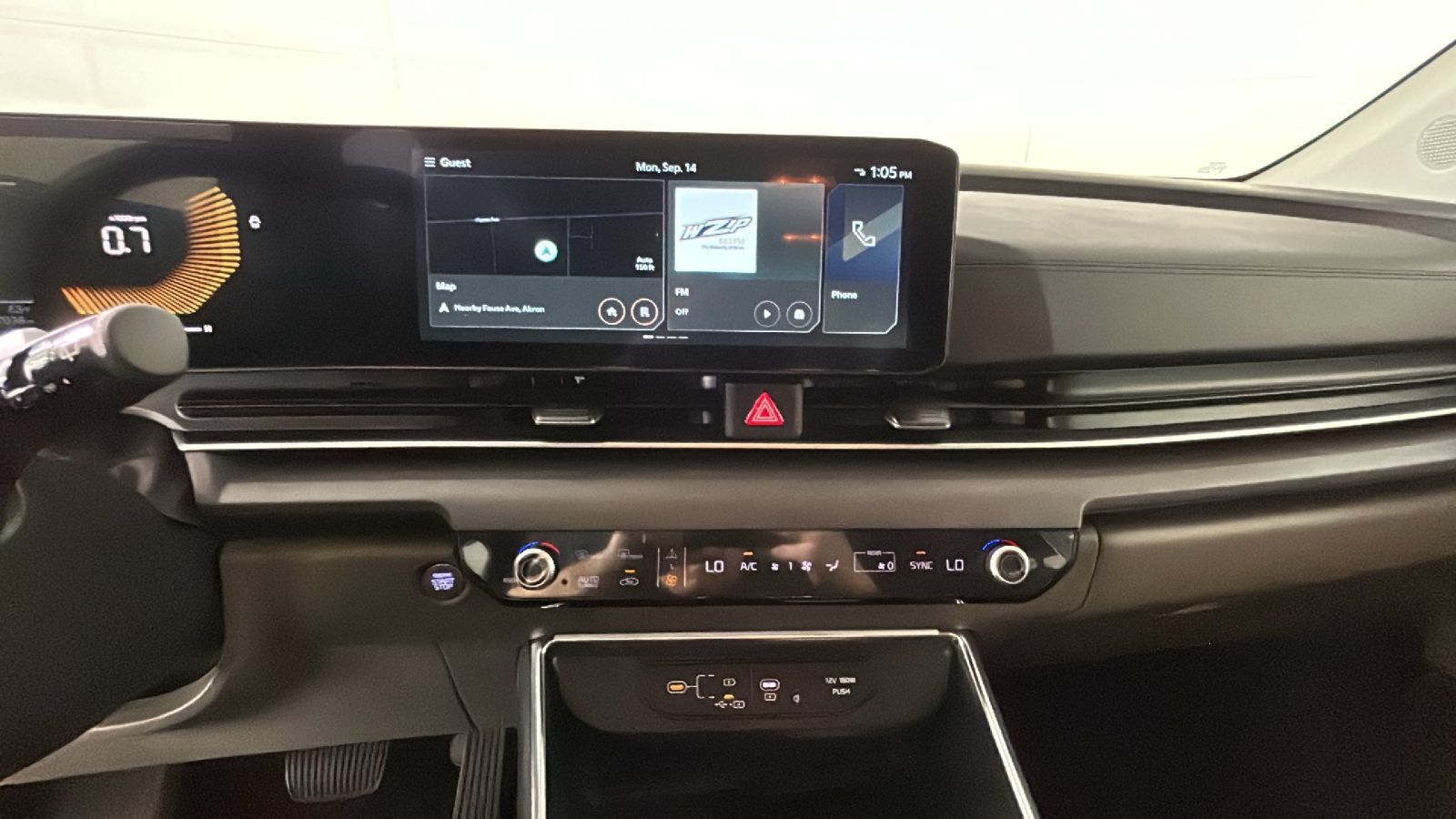 Used 2026 Kia Carnival EX FWD image 26