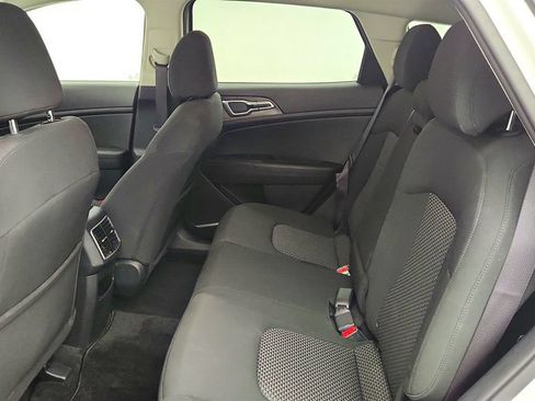 Used 2023 Kia Sportage LX AWD/4WD image 16