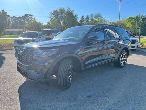 New 2026 Ford Explorer ST-Line image 3