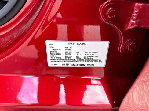 Used 2024 Tesla Model Y 2WD image 19