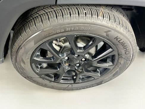 Used 2023 Jeep Compass Latitude w/ Sun and Sound Group AWD/4WD image 30