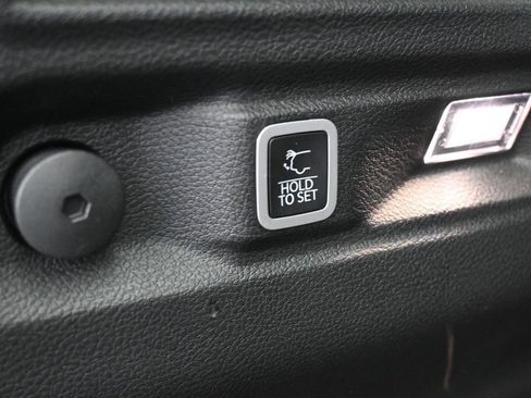 Used 2022 Jeep Grand Cherokee L Limited RWD image 40