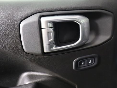 Used 2025 Jeep Wrangler Sport AWD/4WD image 13