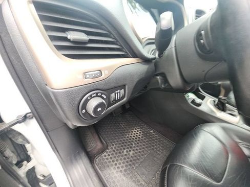 Used 2017 Jeep Cherokee Latitude w/ True North Edition AWD/4WD image 24