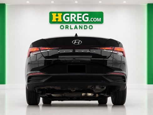 Used 2023 Hyundai Elantra SE FWD image 8