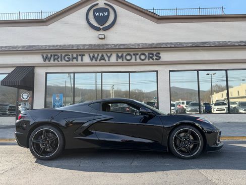 Used 2022 Chevrolet Corvette Stingray Coupe w/ Z51 Performance Package image 2