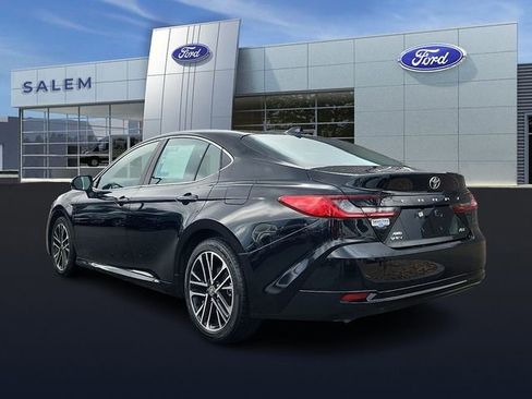 Used 2025 Toyota Camry XLE image 4