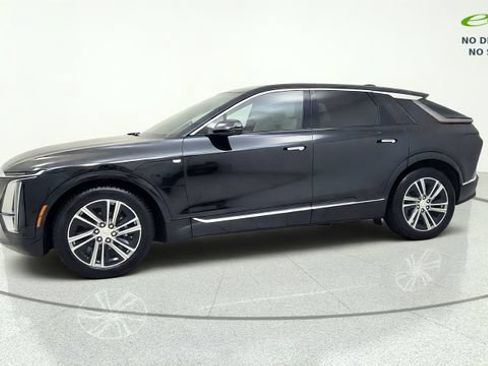 Used 2025 Cadillac Lyriq Luxury AWD/4WD image 4