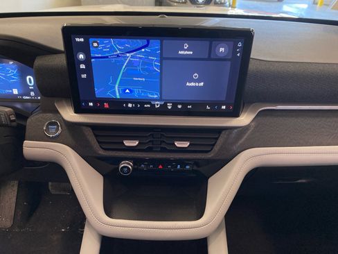 New 2026 Ford Explorer Platinum image 24