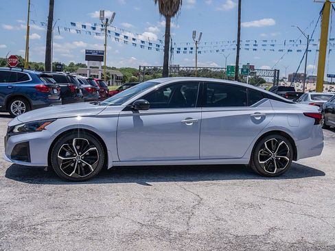 Used 2023 Nissan Altima 2.5 SR FWD image 8