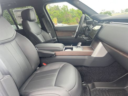 Used 2025 Land Rover Range Rover SE image 19