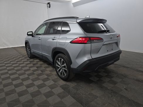 Used 2022 Toyota Corolla Cross XLE w/ Convenience Package image 7