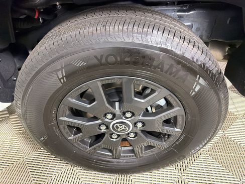 Used 2025 Toyota 4Runner SR5 AWD/4WD image 19