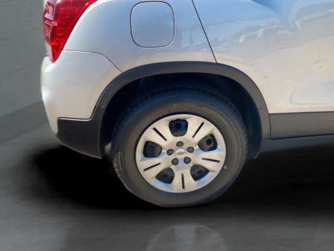 Used 2017 Chevrolet Trax LS FWD image 35