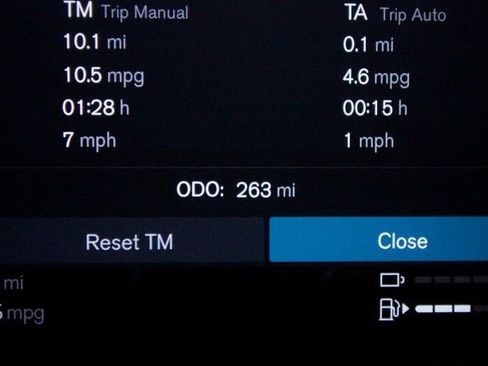 Certified 2025 Volvo XC90 T8 Plus w/ Protection Package Premier image 7