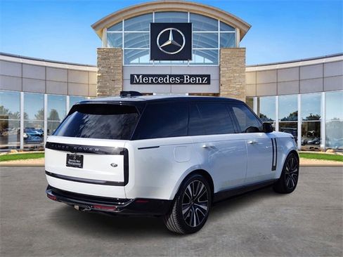 Used 2023 Land Rover Range Rover Long Wheelbase SE image 4