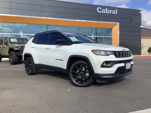 Used 2024 Jeep Compass Latitude w/ Convenience Group image 2