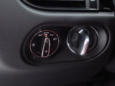 Certified 2025 Porsche Macan image 20