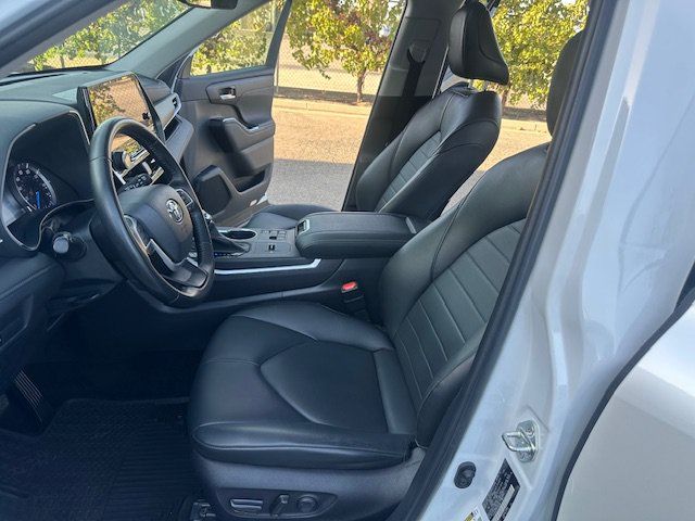 Used 2023 Toyota Highlander XLE AWD/4WD image 20