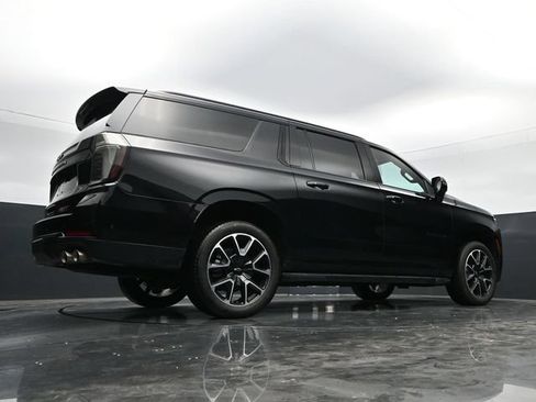 Used 2025 Chevrolet Suburban RST w/ Comfort Package AWD/4WD image 36