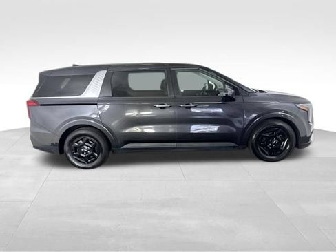 Certified 2025 Kia Carnival FWD image 6