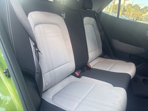 Used 2023 Hyundai Venue SEL image 26