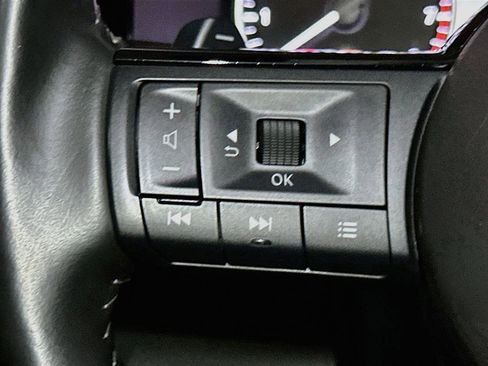 Used 2023 Nissan Pathfinder SL AWD/4WD image 34