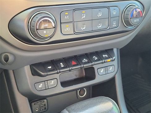 Used 2019 Chevrolet Colorado Z71 image 13