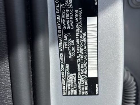 Used 2025 Volvo XC40 B5 Plus AWD/4WD image 29
