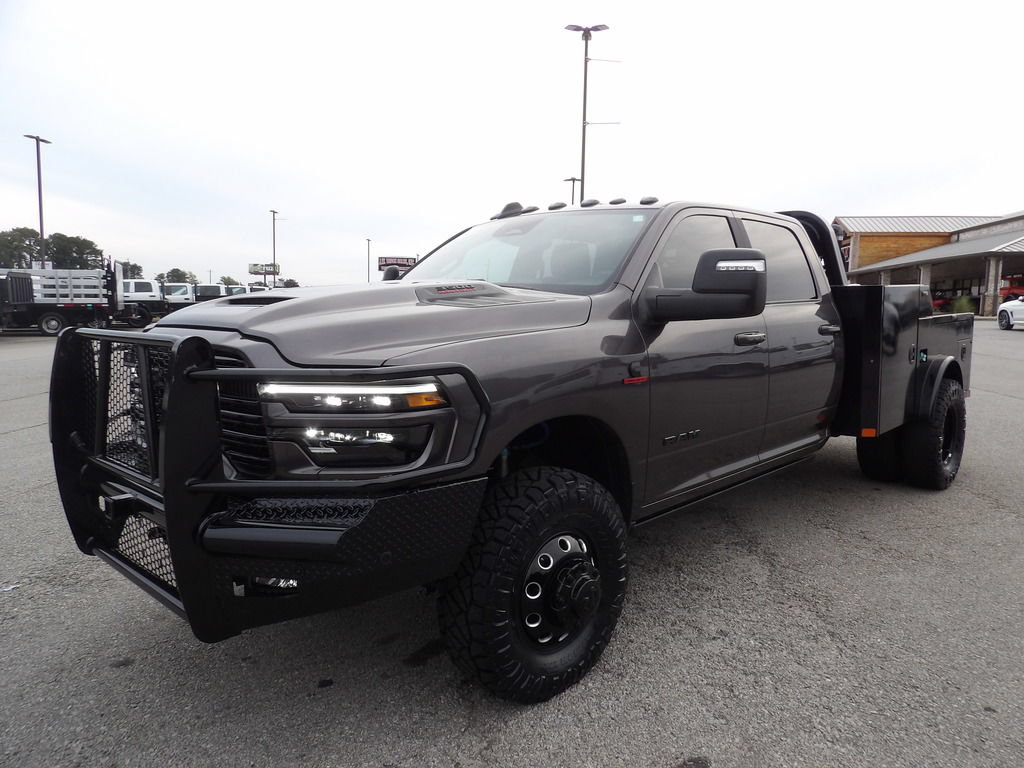 Used 2025 RAM 3500 Laramie AWD/4WD image 3