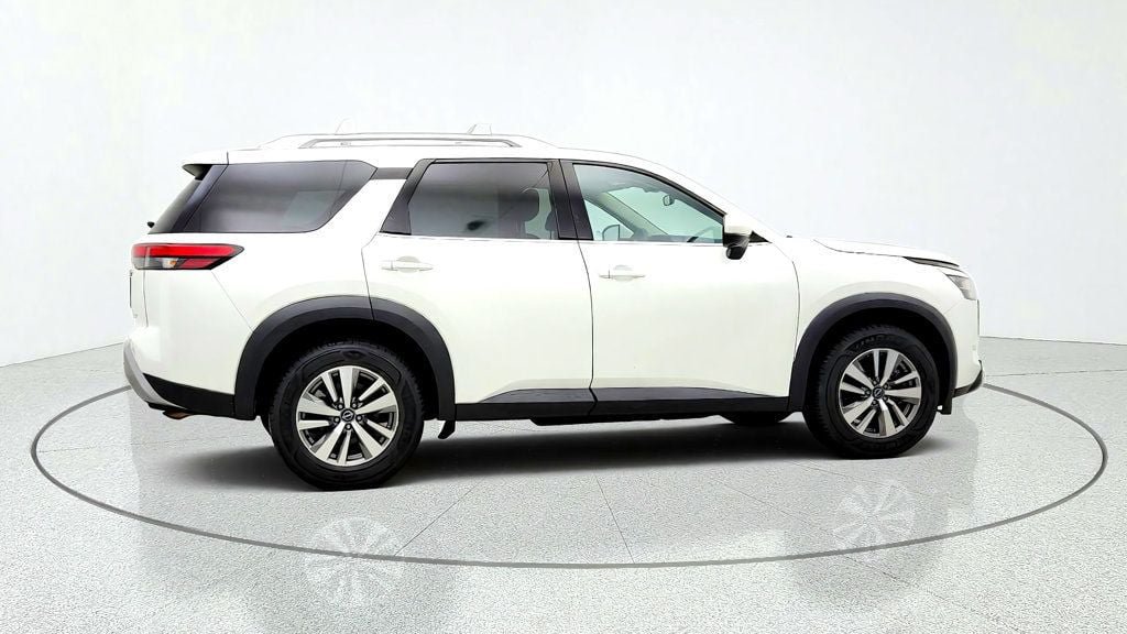 Used 2023 Nissan Pathfinder SL AWD/4WD image 4