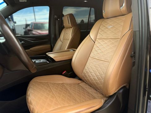 Used 2022 Cadillac Escalade Premium Luxury w/ Performance Package RWD image 12
