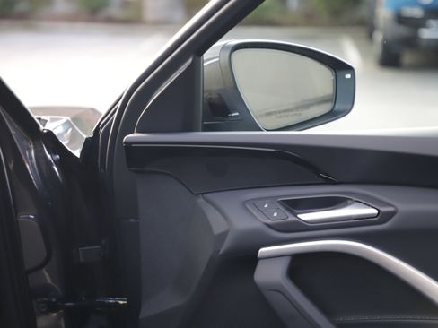 Used 2025 Audi Q5 Premium image 9