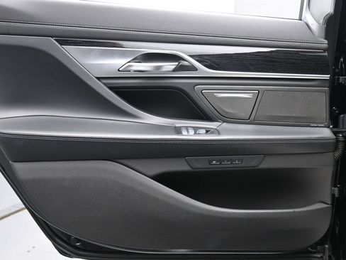 Used 2022 BMW 750i xDrive 750i xDrive w/ Executive Package image 21