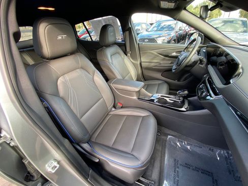Used 2025 Buick Envista Sport Touring image 27