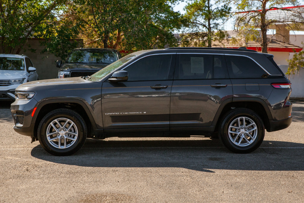 Used 2025 Jeep Grand Cherokee Laredo X w/ Trailer Tow Package AWD/4WD image 8