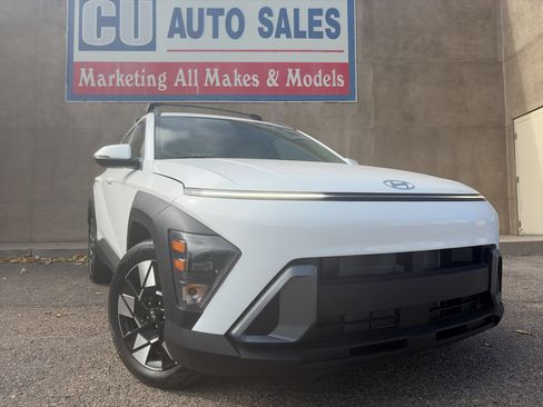 Used 2025 Hyundai Kona SEL FWD image 1