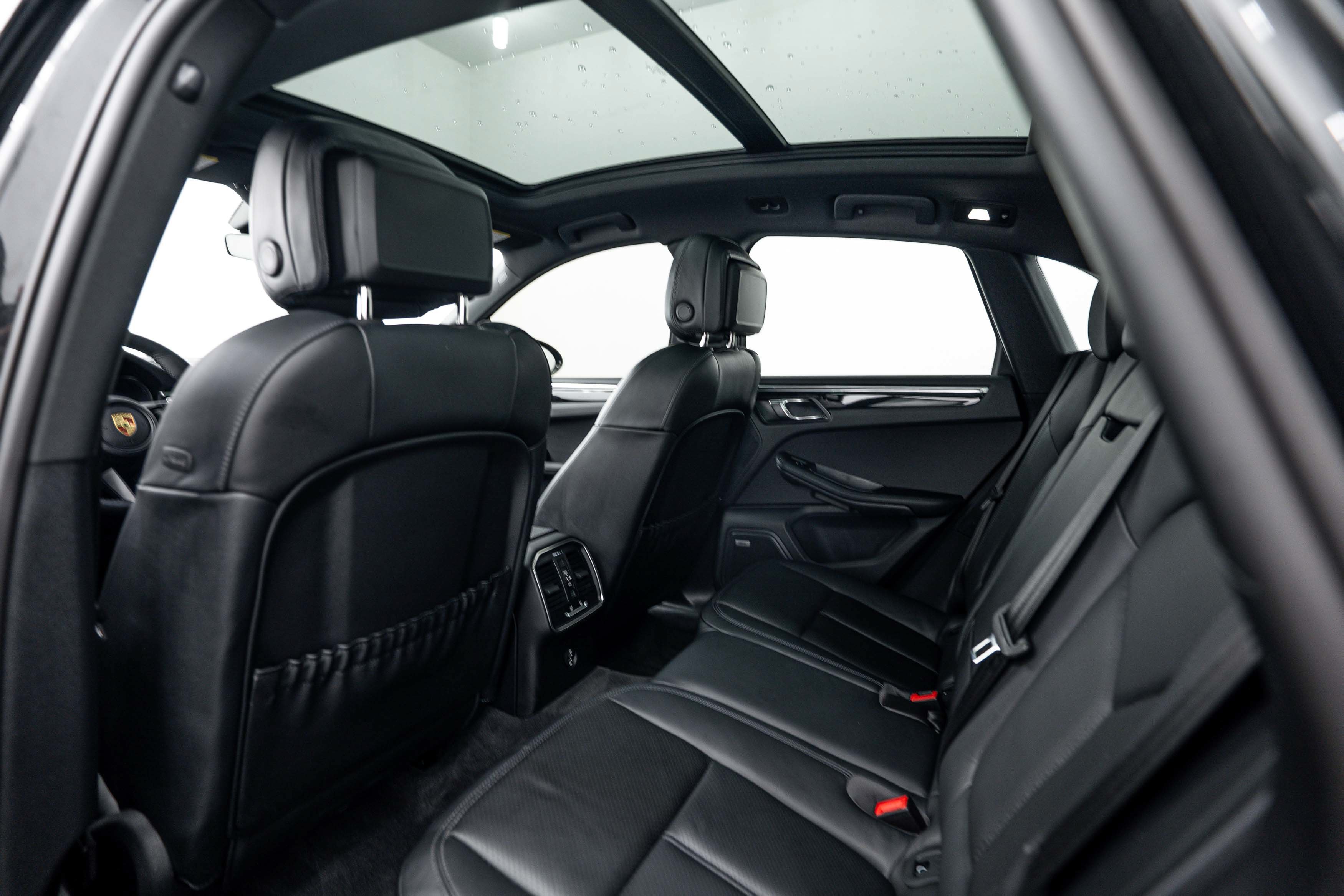 Certified 2024 Porsche Macan AWD/4WD image 24